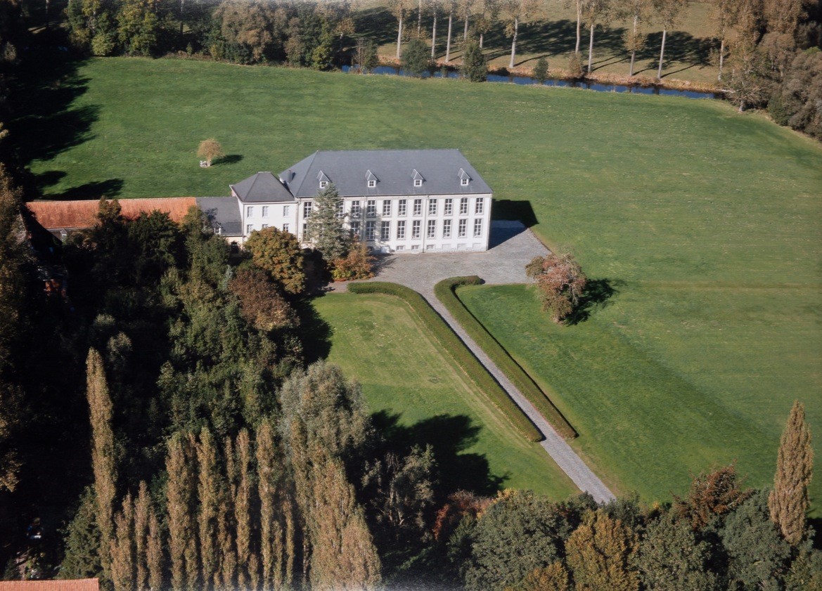 208 DE GEBOUWEN VAN DE STICHTING TE GRIMMINGE (GERAARDSBERGEN)
