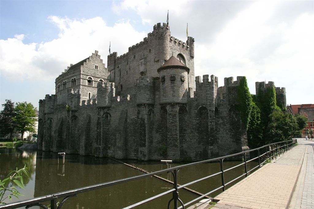138 HET GRAVENSTEEN
Belangrijkste monument in Vlaanderen
