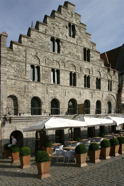156 HET SPIJKER
