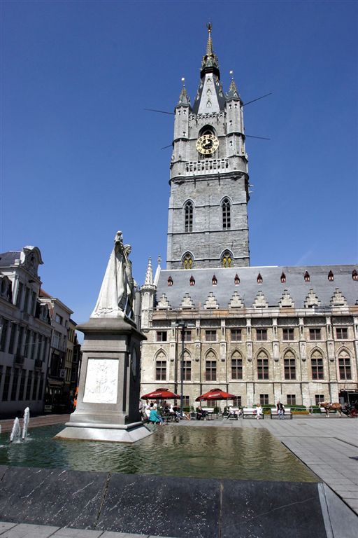 154 HET SINT BAAFSPLEIN MET HET BELFORT
