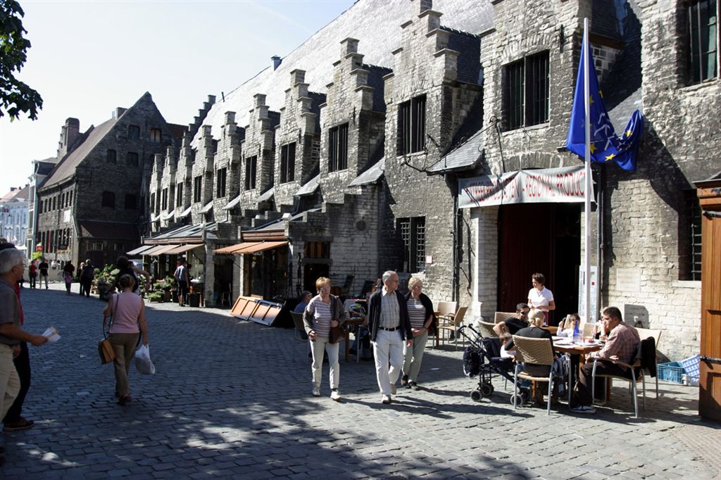 174 HET VLEESHUIS
