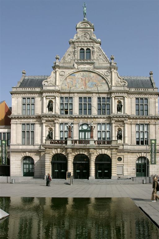 077 DE KONINLIJKE NEDERLANDSE SCHOUWBURG
Gelegen op het Sint Baafsplein
