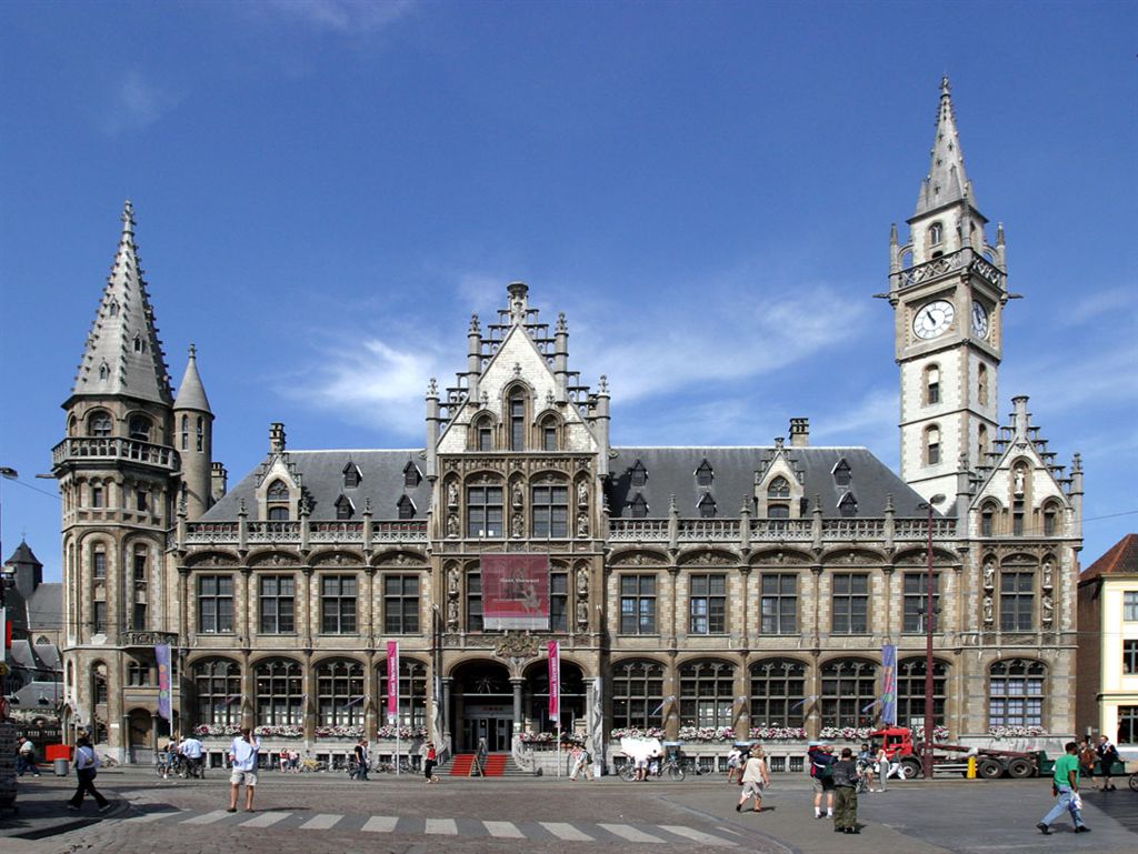 104 DE POST PLAZA OP DE KORENMARKT

