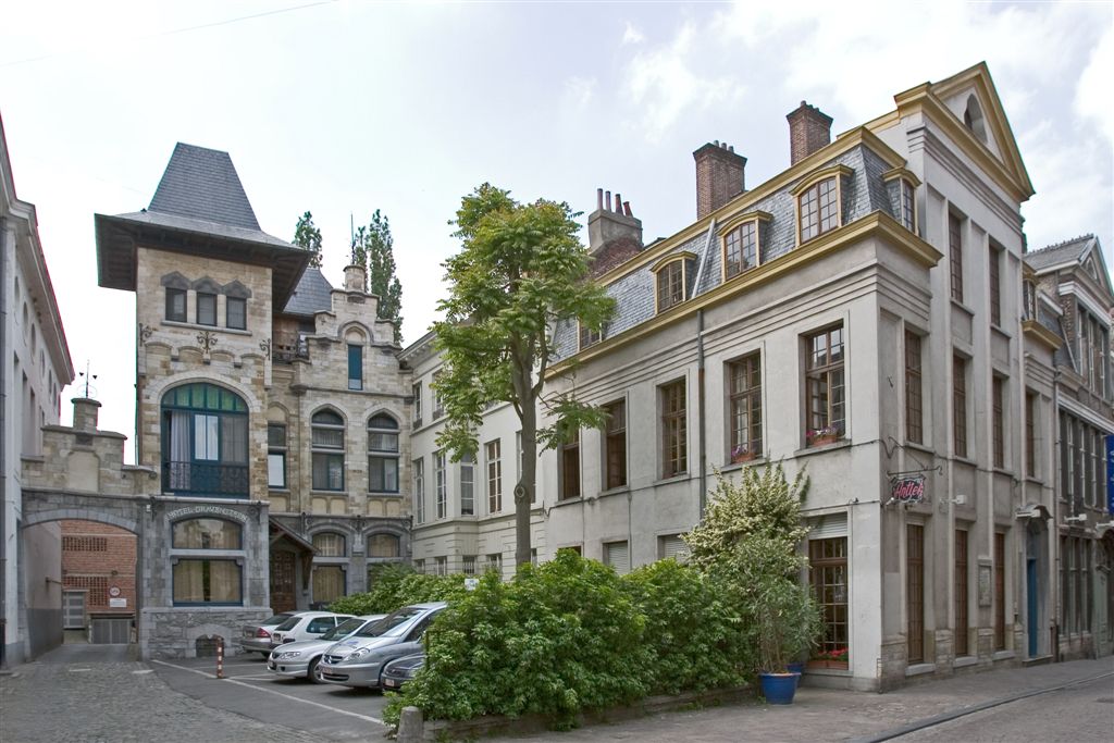 133 HET GEBOORTEHUIS VAN JULES DE BRUYCKER
De Jan Breydelstraat
