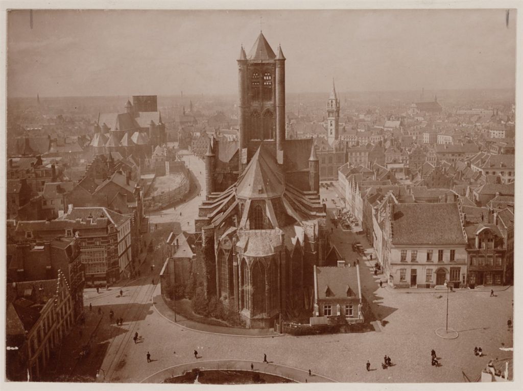 042 SINT NIKLAASKERK
